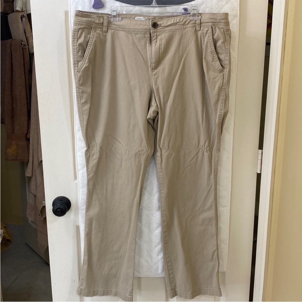 Old Navy women’s size 18 “Sweetheart’ pants in tan. Excellent Condition